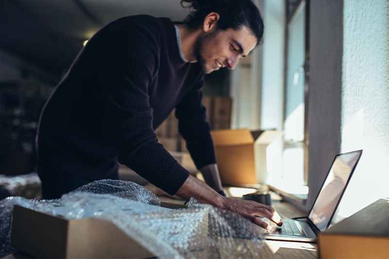 monitor subscription revenue