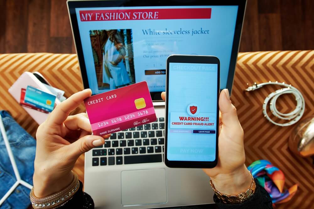 Consumer online shopping with ecommerce fraud caution notification
