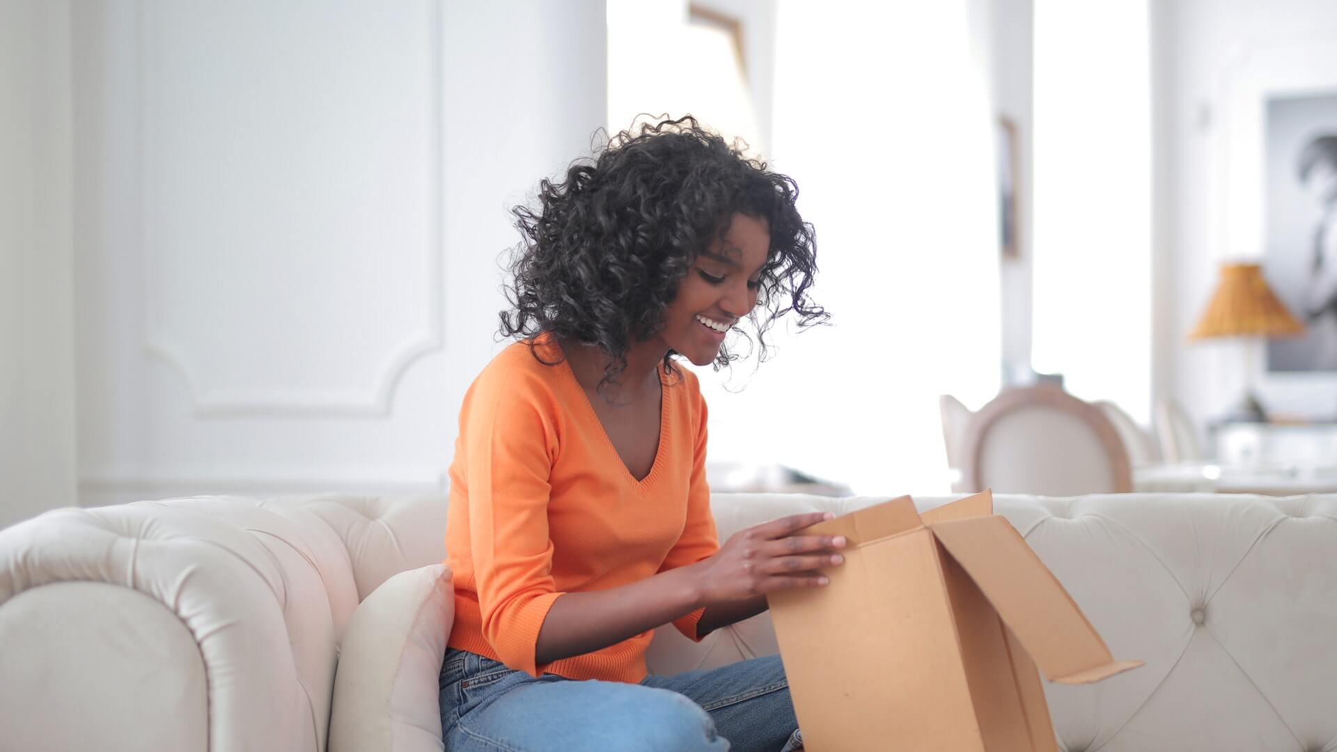 subscription commerce customer opening package